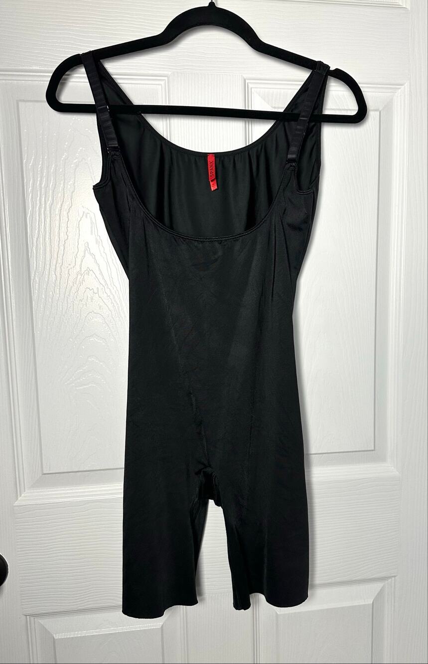 Spanx Women's Black Mid-Thigh Bodysuit Size Extra Large 7" inseam $94